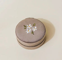 Load image into Gallery viewer, Jewelry case
