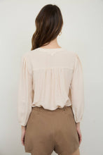 Load image into Gallery viewer, Front tie blouse