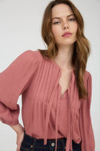 Load image into Gallery viewer, Front tie blouse