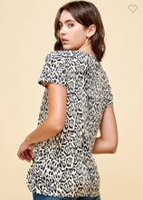 Load image into Gallery viewer, Leopard knotted top