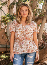 Load image into Gallery viewer, Ruched short sleeve floral top