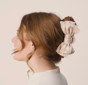 Bow claw clip