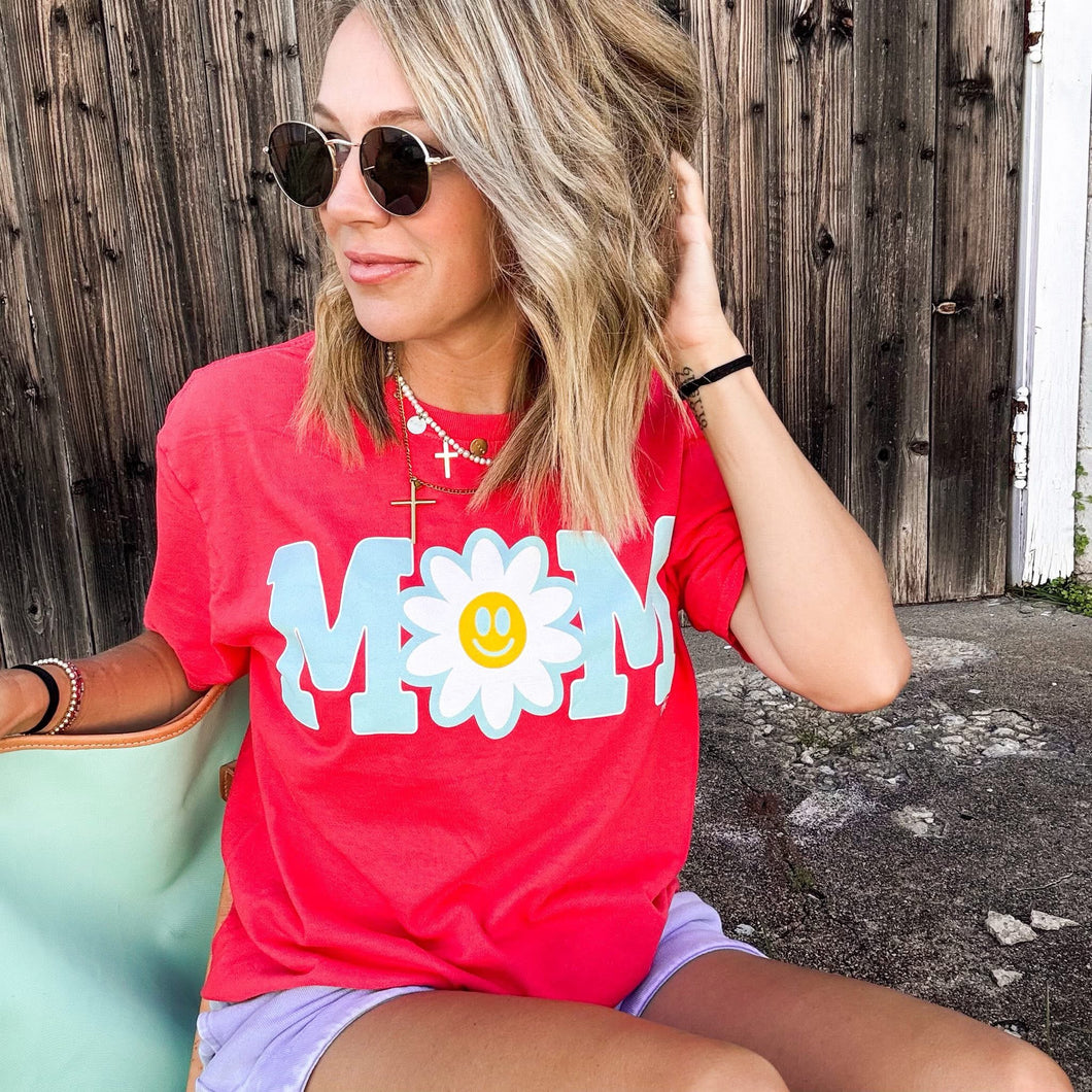Mom Daisy tee