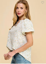 Load image into Gallery viewer, V-neck cream floral top