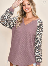 Load image into Gallery viewer, Mauve waffle and leopard top