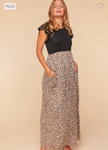 Load image into Gallery viewer, Curvy black and leopard maxi dress